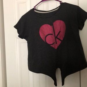 A black and pink kids shirt